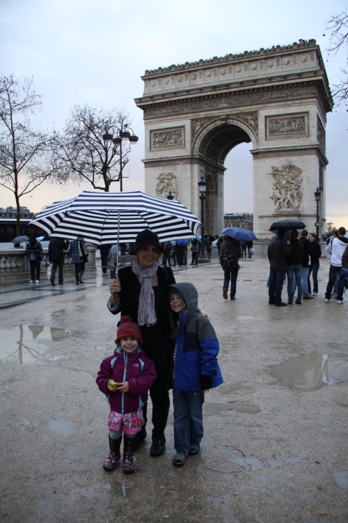 Family at the Arc de Triomphe